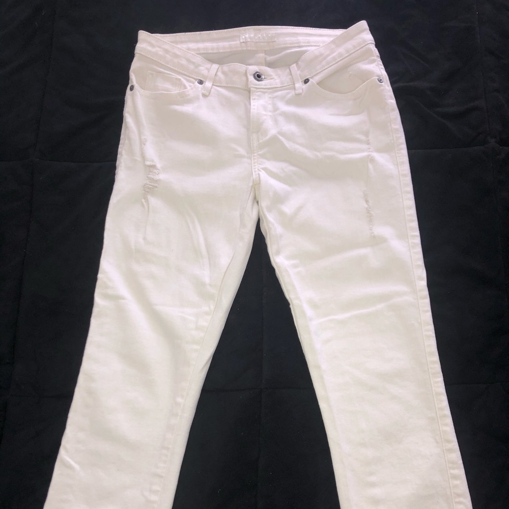 Guess❓distressed white cropped jeans